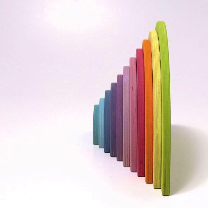 Semi círculos tonos pastel de Grimm's en Libélula Azul