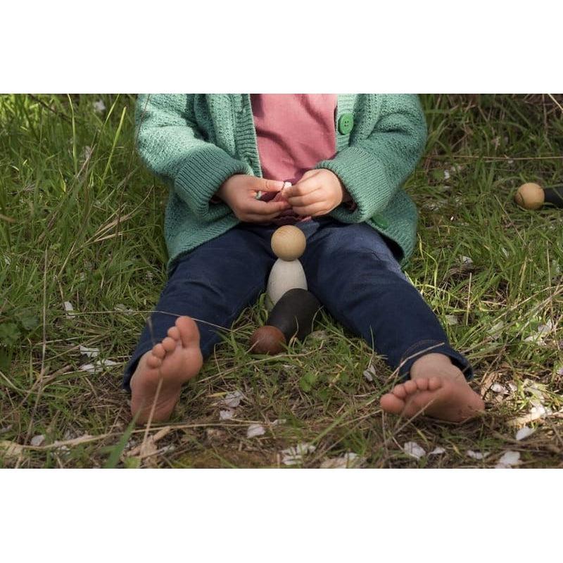 Nins adultos madera oscura de Grapat en Libélula Azul