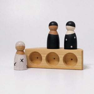 Tres amigos en un bote monocromo de Grimm's en Libélula Azul