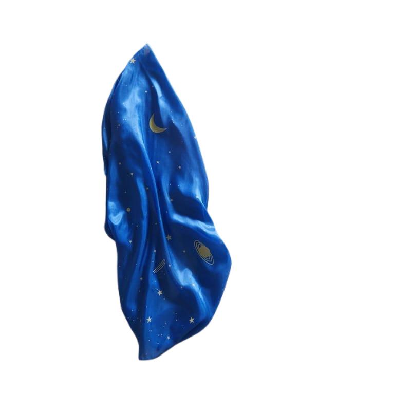 Pañuelo grande encantado estrellado de Sarah&#39;s Silks en Libélula Azul