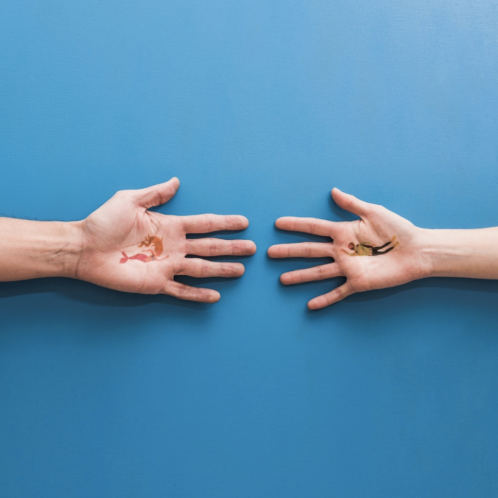 Manos acercandose en tono de fraternidad